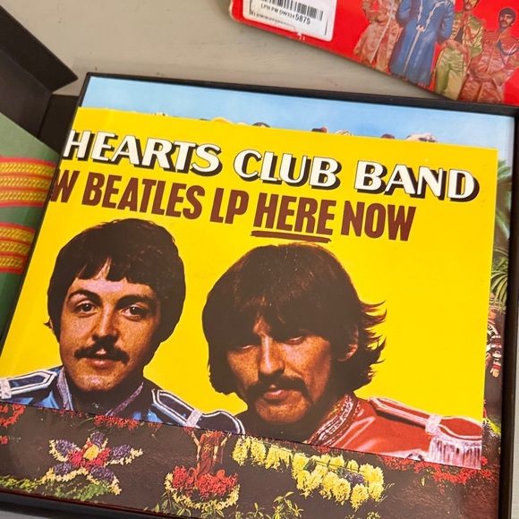 The Beatles Sgt. Pepper's Anniversary Edition 6 Disc Super Deluxe Album Box - Picture 10 of 16
